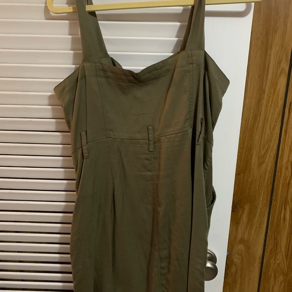 Dress - Picture 2 of 3